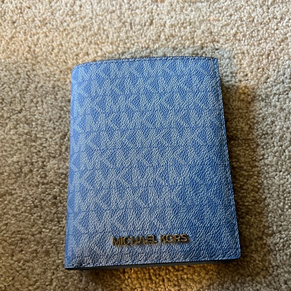 Michael Kors pacific blue passport wallet - Picture 2 of 3